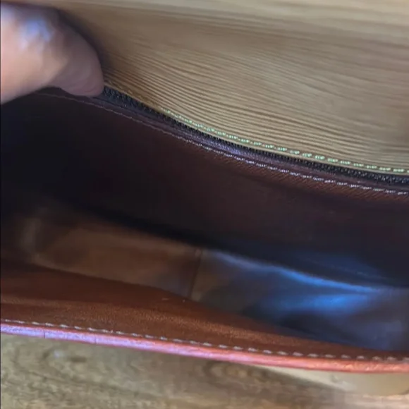 Women's Saddle Crossbody Bag in Mustard Yellow - Picture 5 of 5